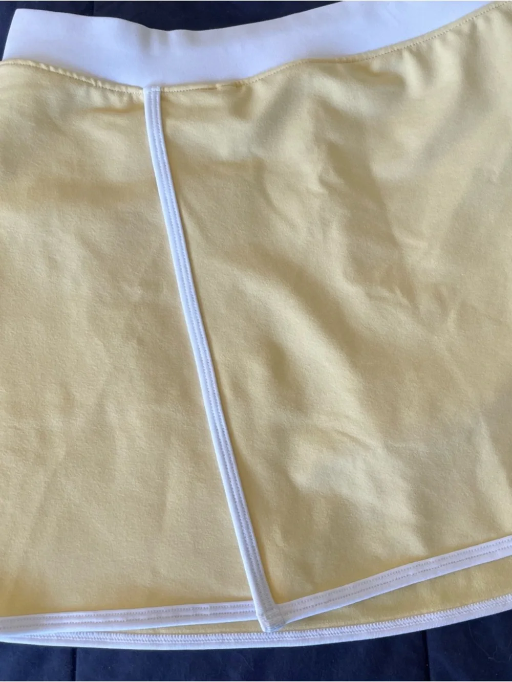 Alo Yoga Airbrush Streamlined Skirt Warm Butter/ White NWT Small